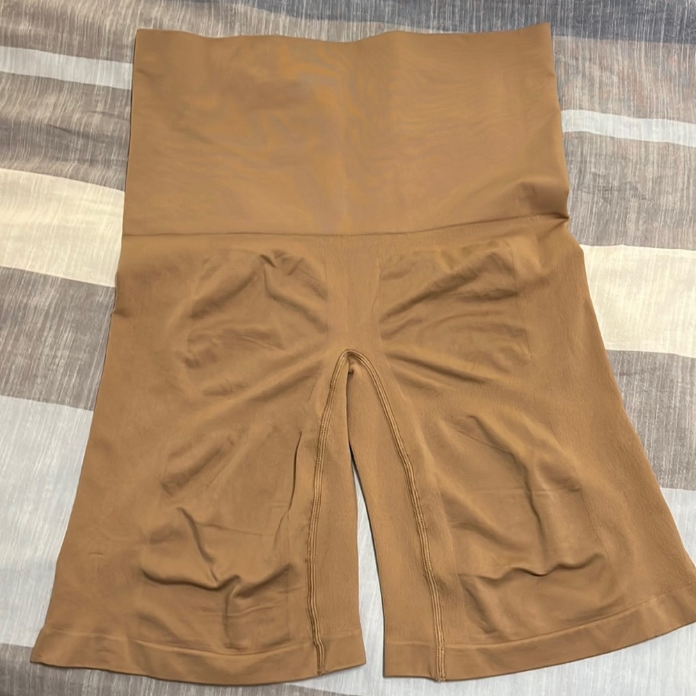 Shape by Cacique sz 22/24, NWOT